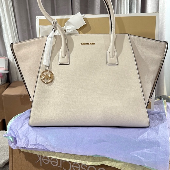 Michael Kors Handbags - Michael Kors Cream Large Tote Bag
